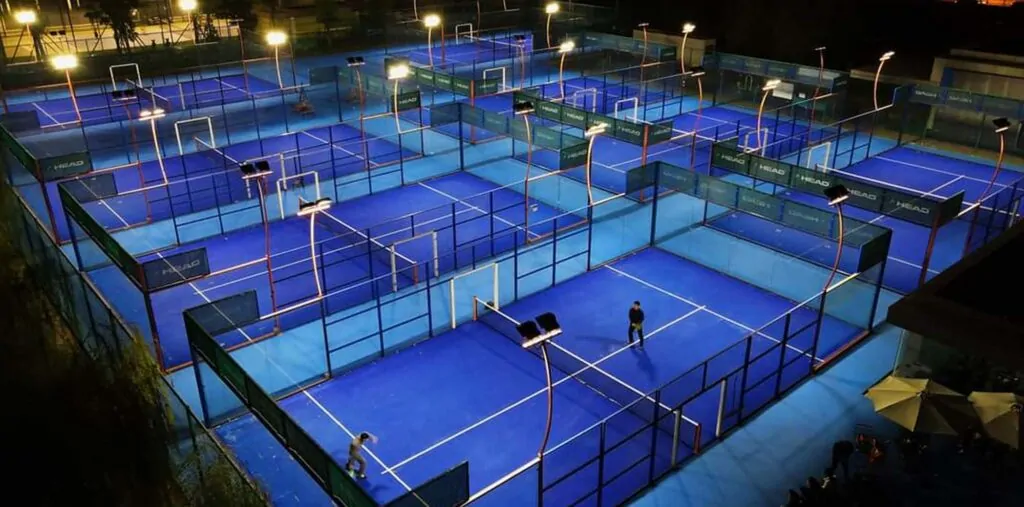 RESORT'S COURTS